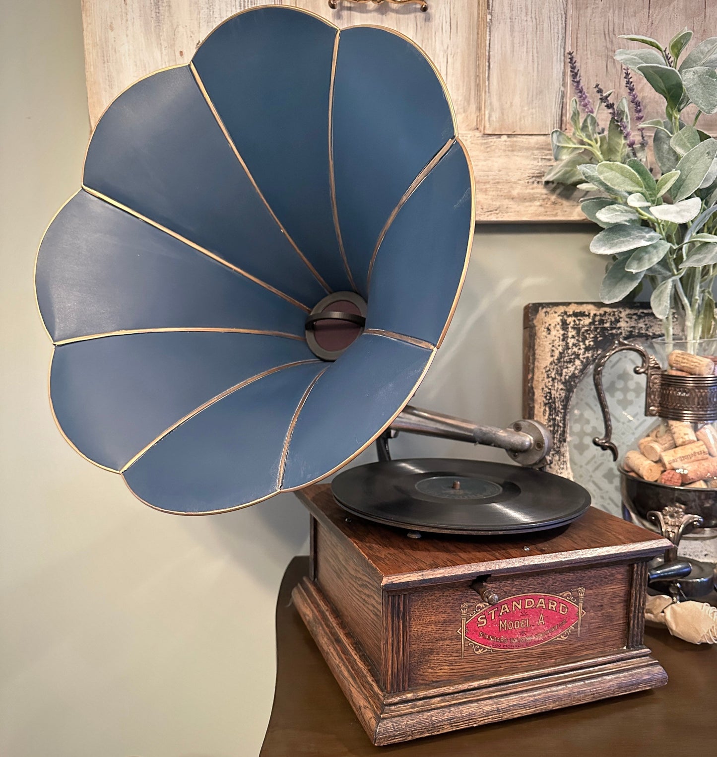 The NeverCrank - Bluetooth Speaker for Antique Phonographs