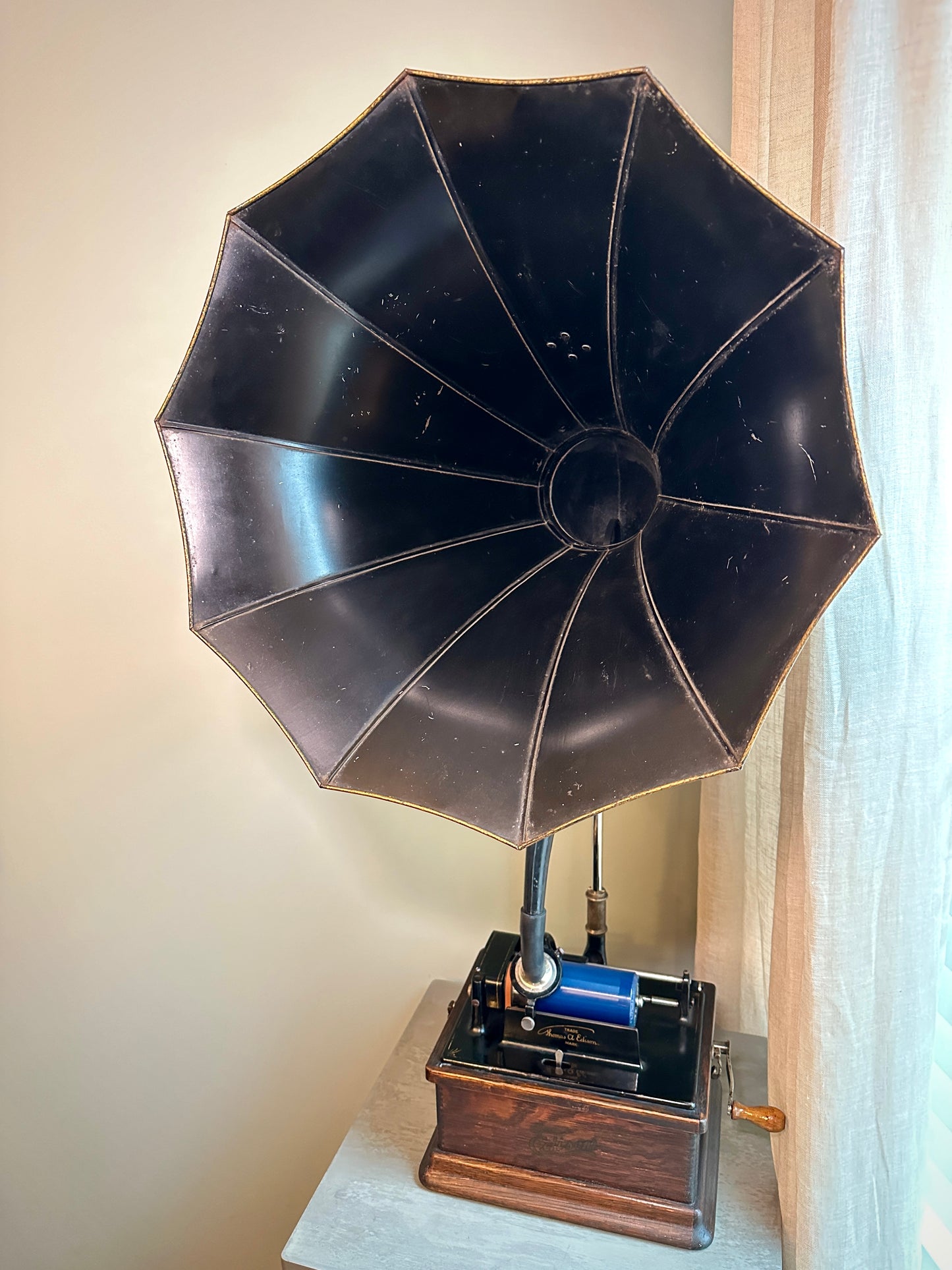 The NeverCrank - Bluetooth Speaker for Antique Phonographs