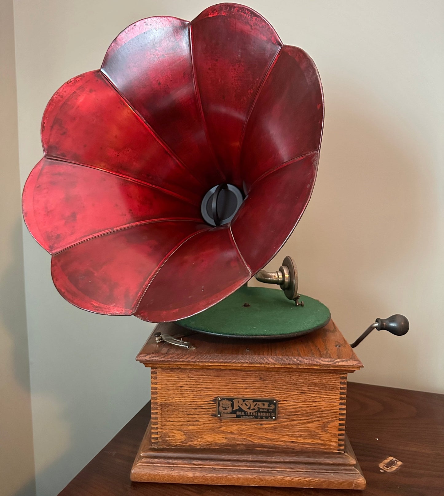 The NeverCrank - Bluetooth Speaker for Antique Phonographs